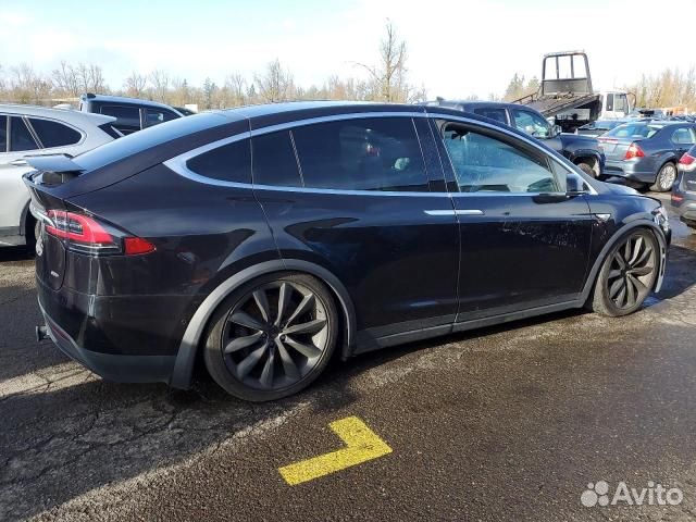 В разборе tesla model X 2016 год