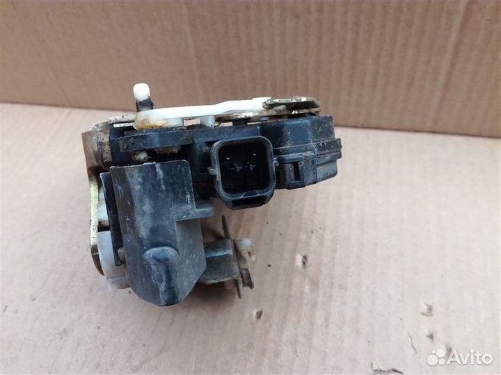 Замок двери задний левый Mitsubishi Lancer 9 1.6