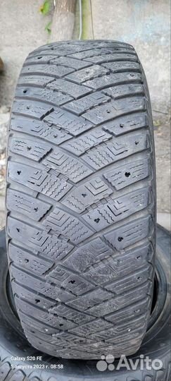 Goodyear Ultragrip Ice Arctic 215/65 R16