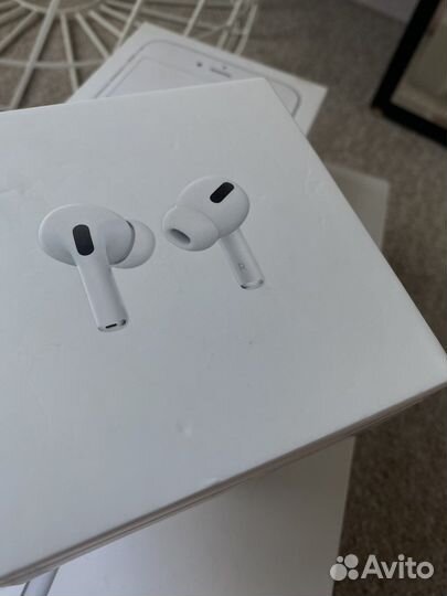 Коробка от airpods pro