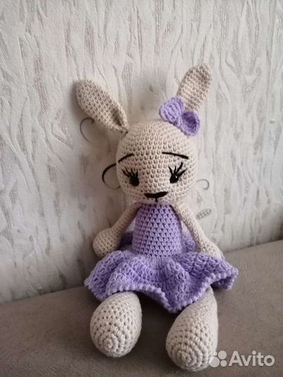 Вязанные игрушки зайка