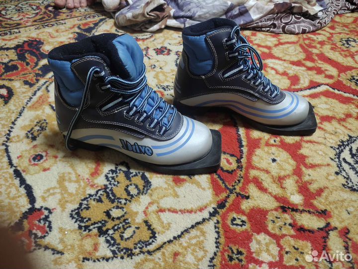 Лыжные ботинки