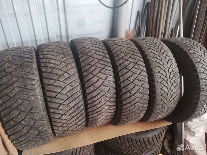 Goodyear Ultragrip Ice Arctic 215/65 R16 98T