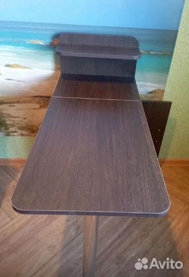 Маникюрный стол