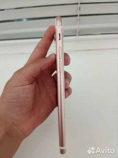 Телефон iPhone 7