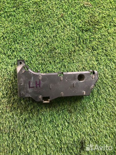 Кронштейн бампера Nissan Almera n16