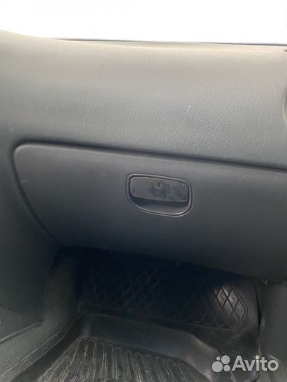 Бардачок Hyundai Elantra 2