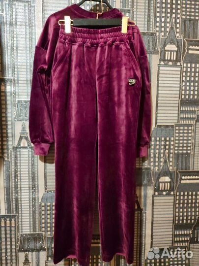 Женские костюмы велюровые