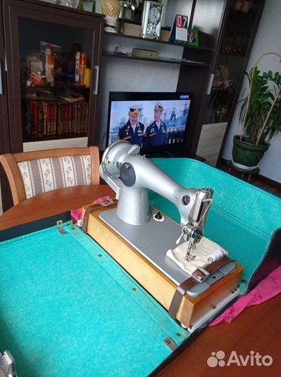 Швейная машина Чайка 2