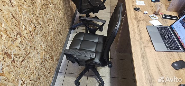 Стул кресло офисный на колесах новые
