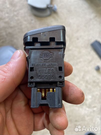 Кнопка аварийки Nissan Almera N16