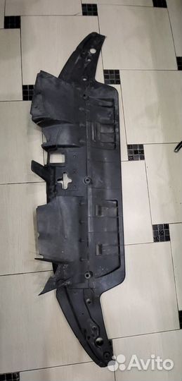 Кожух замка капота land cruiser 200