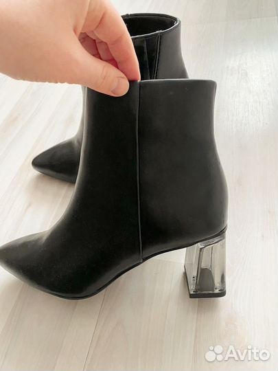 Ботинки Tamaris на каблуке 35 р