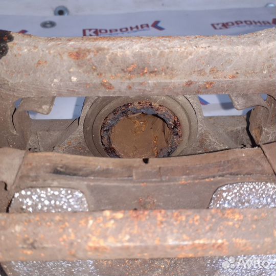 Суппорт задний левый hyundai grand starex