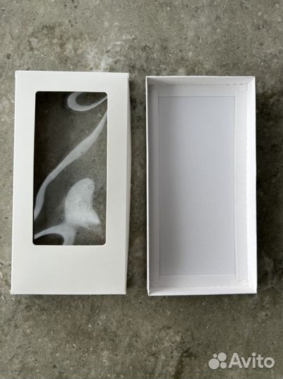 Коробка для шоколада белая с окном