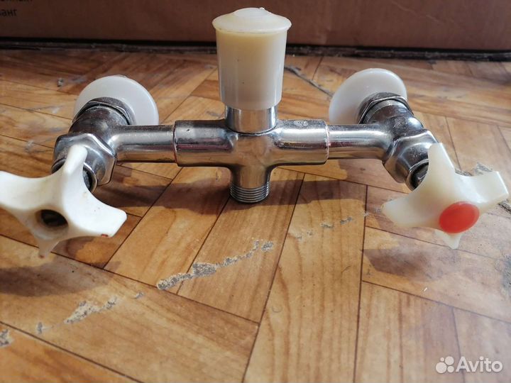 Смеситель для ванны