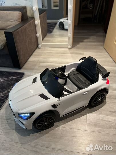 Электромобиль