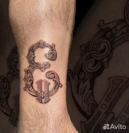 Модель на татуировку. Тату-салон