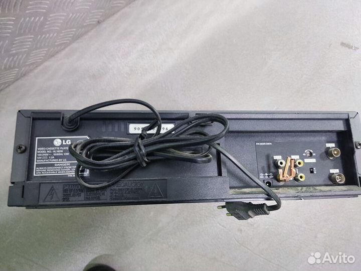 Видеомагнитофон LG AL182W