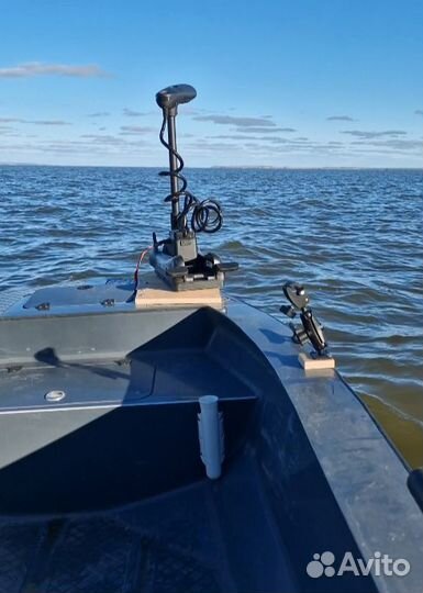 Держатель (крепление)штанги электромотора в лодке