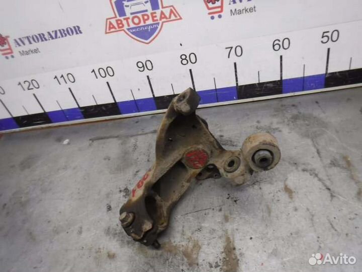 Кулак задний правый Ford Mondeo 2 1.6 1997