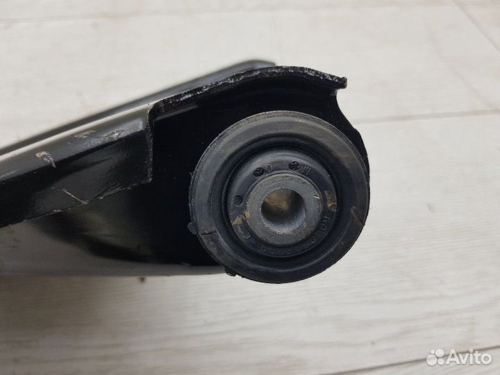 Рычаг передний правый Renault Logan 2