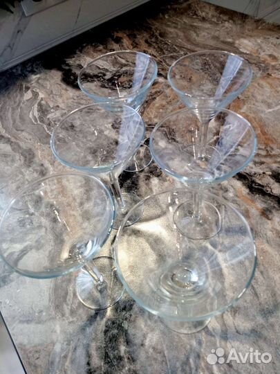 Бокалы для коктейлей и мартини