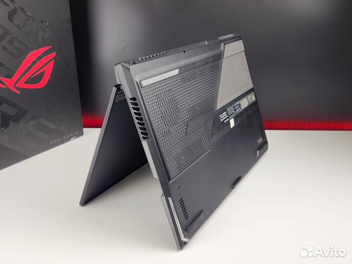Asus ROG Strix Scar 17 RTX 3070 Ryzen 9 16/1TB SSD
