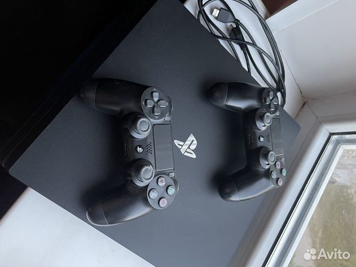 Sony playstation PS 4 pro CUH-7108B