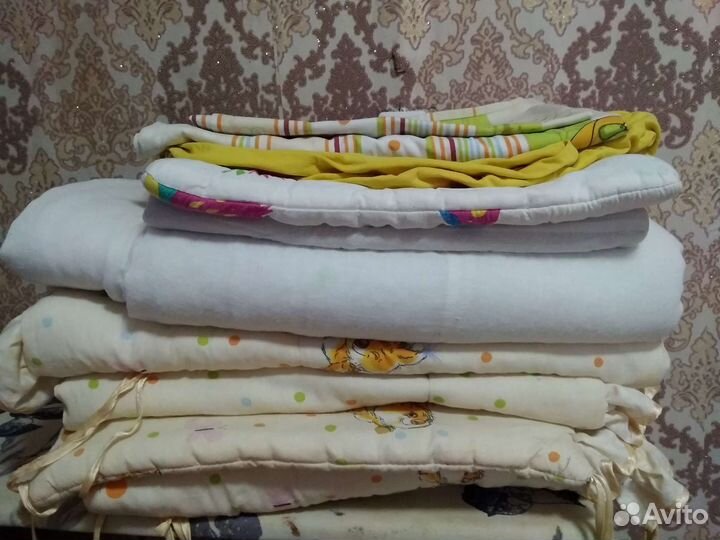 Бортики в кроватку+ весь комплект