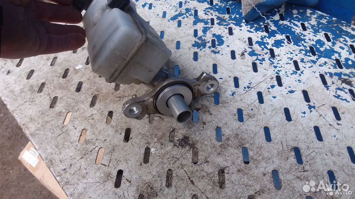 Главный тормозной цилиндр Renault Logan 2