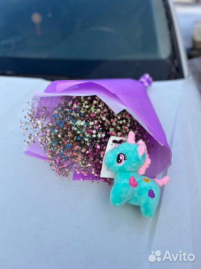 Мини букет из гипсофилы с единорожкой