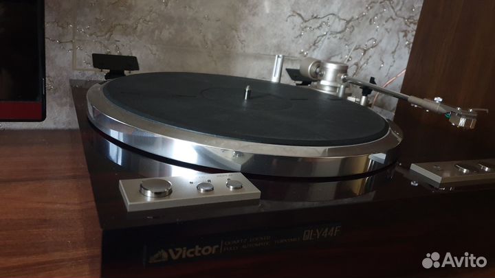 Проигрыватель винила Viktor QL Y-44F