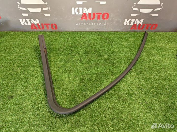 Накладка рамки двери передняя правая Ford Focus 2