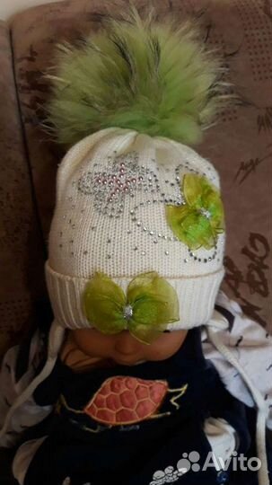 Шапки, манишка, варежки