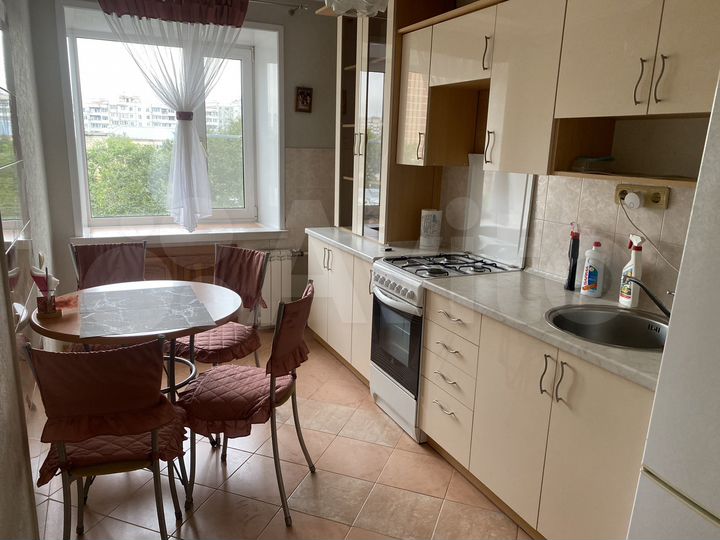 3-к. квартира, 60 м², 6/9 эт.