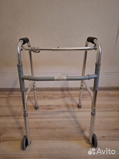 Ходунки для взрослых на колесах