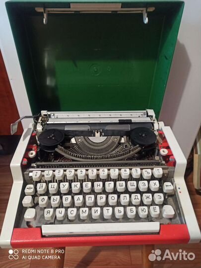 Печатная пишущая машинка