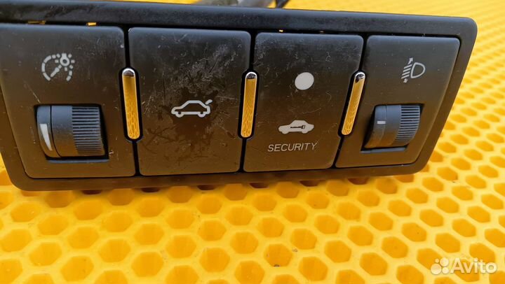 Кнопка багажник корректора фар Geely emgrand EC7