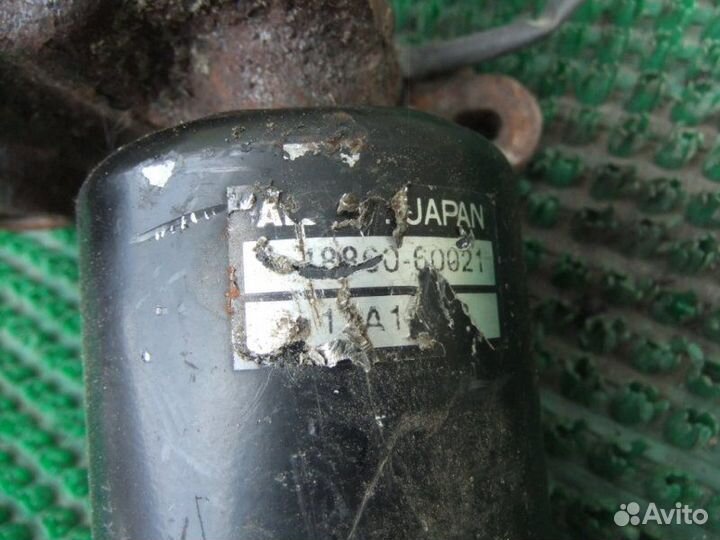 Цилиндр пневмоподвески Toyota Land Cruiser 200