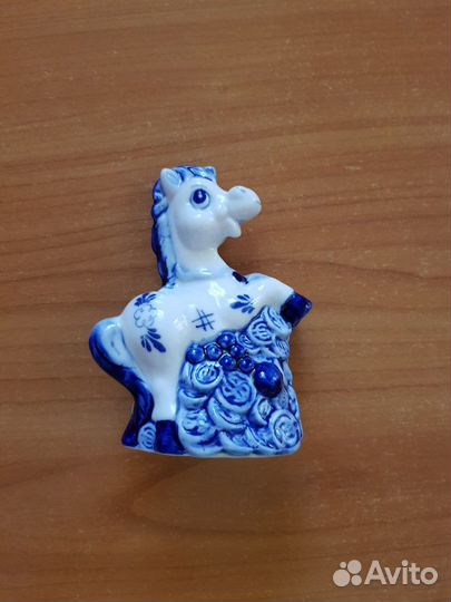 Фигурка жеребенка Гжель