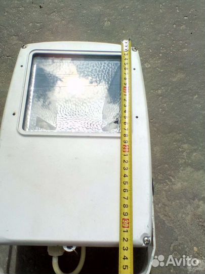 Прожектор фонарь уличного освещения