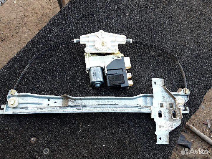 Стеклоподьёмник передний правый Ситроен с4