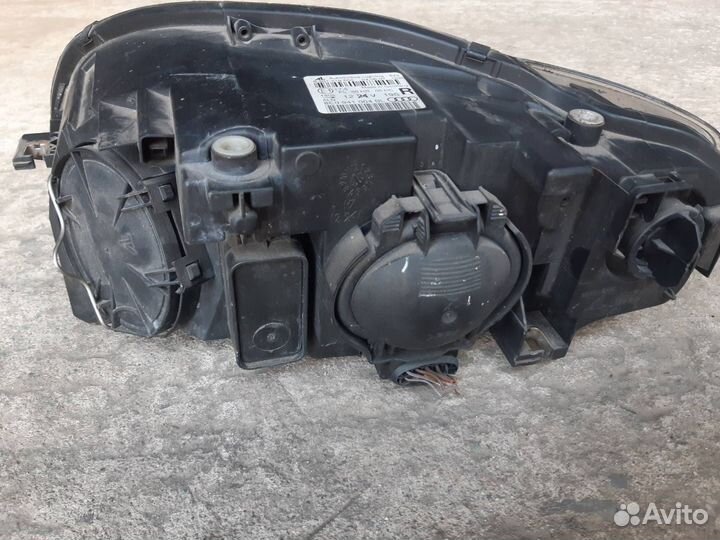 Фара правая Audi A4 B7 2.0 TDI BRE 2007