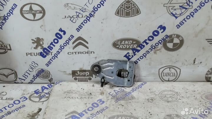 Кронштейн двиг. стеклоочистителя Audi A6 C6,4F 200