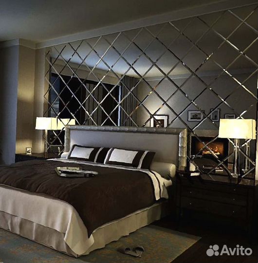 Зеркальное панно в коридоре