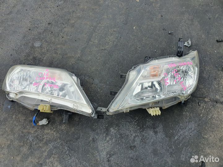 Фара лево c Nissan Serena C26 MR20DD