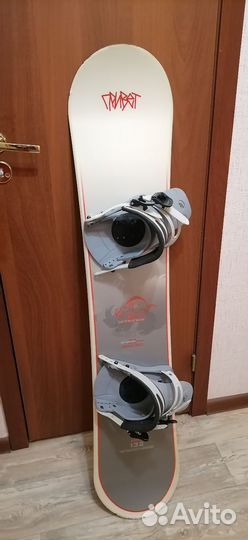 Сноуборд с креплениями