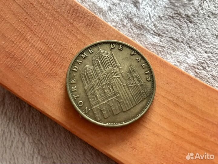 Монета нотердам де пари 2010