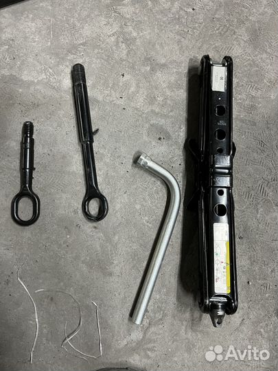 Набор инструментов и домкрат Audi Q5 FY